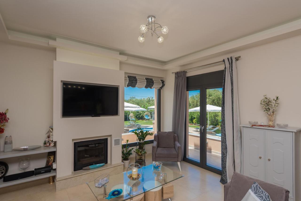 Romanza Luxury Villa กาลามากี ภายนอก รูปภาพ