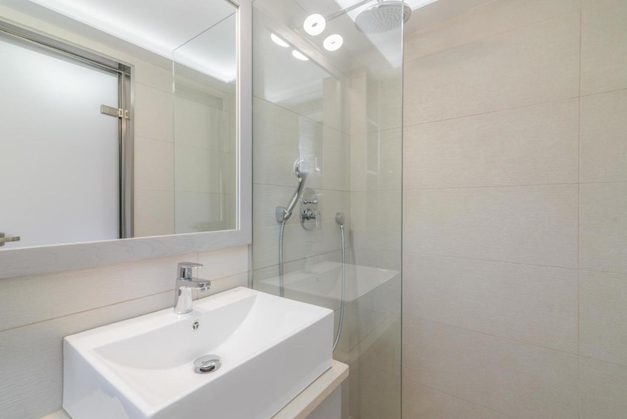 Romanza Luxury Villa กาลามากี ภายนอก รูปภาพ